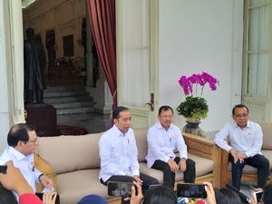 Dua WNI Positif Corona, Kenapa Jokowi Tetap Ngotot Tarik Wisman?