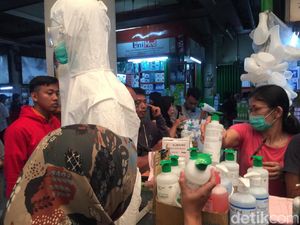 Corona Serang RI, Warga Borong Sembako hingga Masker