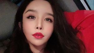 Gaya Artis Cantik Korea yang Dulunya Pria Pamer Bibir Seksi