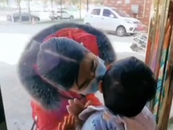 Tangani Virus Corona, Perawat Ini Cium Anaknya dari Balik Kaca