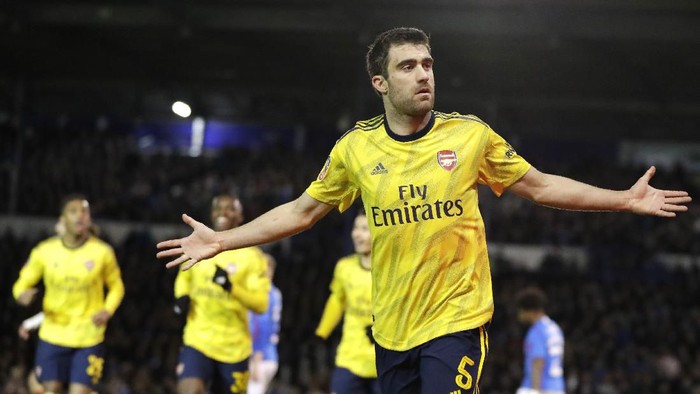 Arsenals Sokratis Papastathopoulos celebrates after scoring his sides first goal during the English FA Cup fifth round soccer match between Portsmouth and Arsenal at Fratton Park stadium in Portsmouth, England, Monday, March 2, 2020. (AP Photo/Kirsty Wigglesworth)