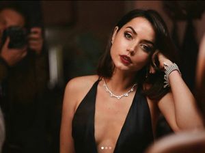 Jadi Sorotan, Bond Girl Ana de Armas Pamer Lekuk Tubuh di The Night Clerk Jadi Sorotan, Bond Girl Ana de Armas Pamer Lekuk Tubuh di The Night Clerk