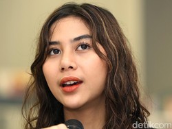 Perempuan Lain Berlomba Jadi Seksi, Adinda Thomas Ingin Terlihat Natural