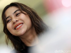 Adinda Thomas Besarkan Bayi Kelak Artis Tak Lagi Menjanjikan