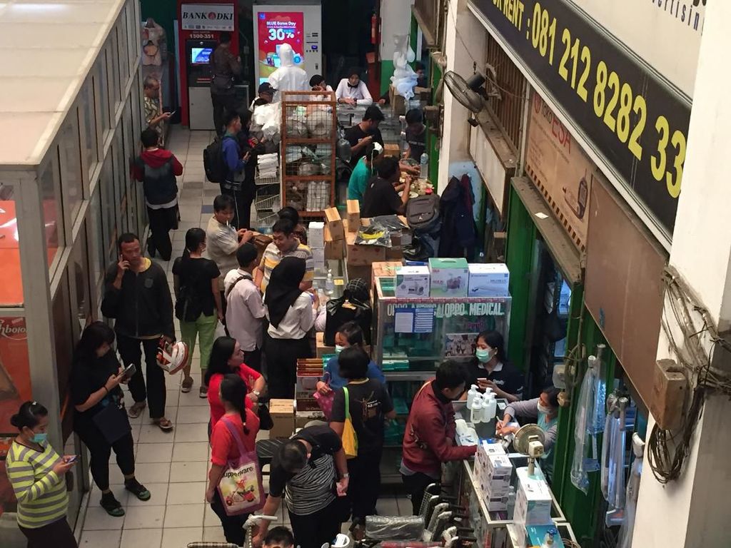 Harga Masker di Pasar Pramuka Jaktim Tembus Rp 400 Ribu Per Boks Harga Masker di Pasar Pramuka Jaktim Tembus Rp 400 Ribu Per Boks