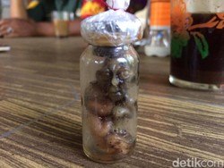 Sosok Tuyul Bermuka Seram dalam Botol di Ciamis, Hidup atau Nggak?