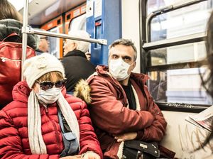 Warga AS Kini Bebas Wajib Pakai Masker? Nanti Dulu...