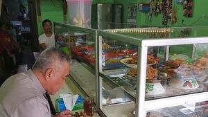Wali Kota Depok, Mohammad Idris Saat Makan di Warteg dan Bikin Dodol