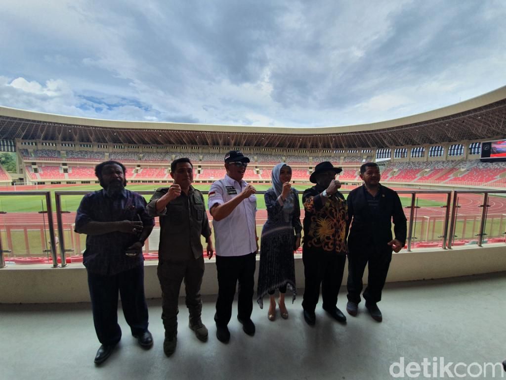 Cek Stadion Papua Bangkit, Bamsoet: Gaya Belanda-Rumput Italia