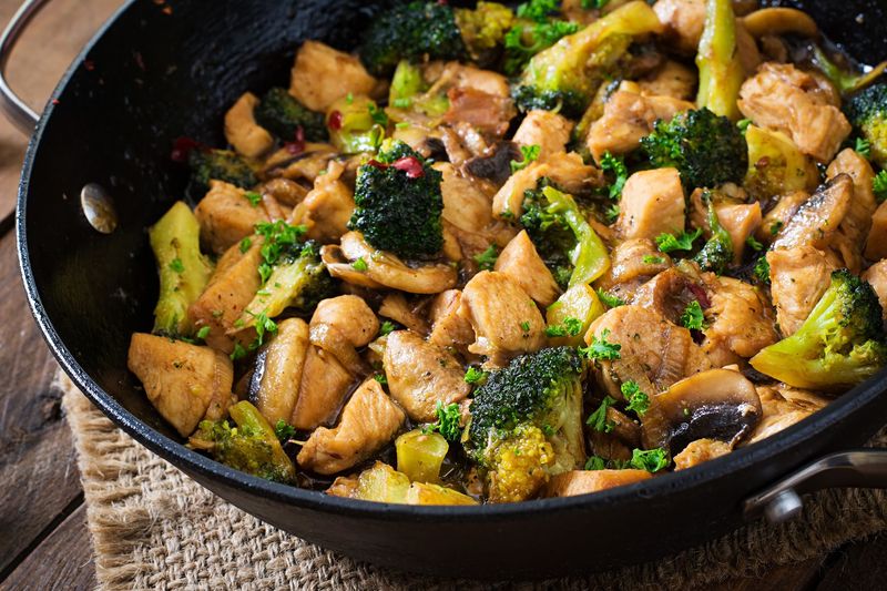 Ayam Tumis Jamur Brokoli