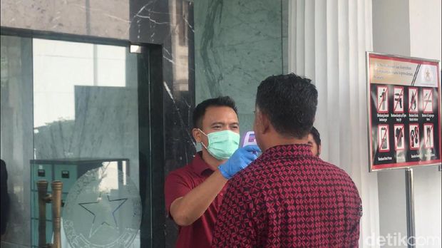 Imbas Corona, Istana Cek Suhu Tubuh Tamu dan Pegawai di Pintu Masuk