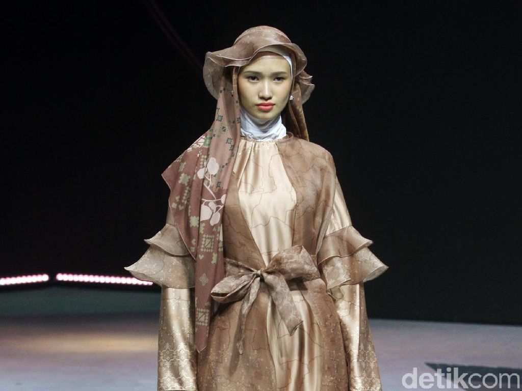 12 Koleksi Busana Muslim ETU by Restu Anggraini di MUFFEST 2020 12 Koleksi Busana Muslim ETU by Restu Anggraini di MUFFEST 2020
