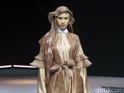 12 Koleksi Busana Muslim ETU by Restu Anggraini di MUFFEST 2020