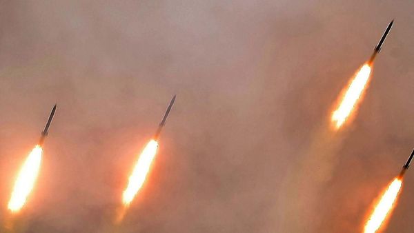 Corona Melanda Dunia, Korut Luncurkan Rudal Balistik
