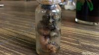 Sosok Tuyul dalam Botol Ini Bikin Geger Warga Ciamis