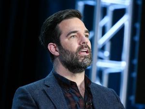 Komedian Ini Tuduh AS Hanya Siapkan Vaksin Corona untuk Orang Kulit Putih