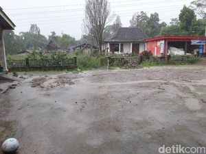 Guyuran Abu Erupsi Gunung Merapi Reda, Disusul Hujan Deras di Boyolali Guyuran Abu Erupsi Gunung Merapi Reda, Disusul Hujan Deras di Boyolali