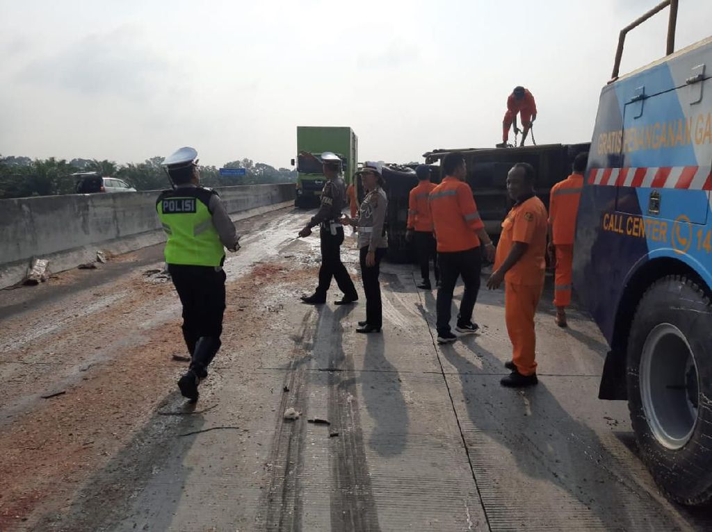 Kecelakaan Maut di Tol Tebing Tinggi Arah Medan, 1 Orang Tewas-6 Terluka Kecelakaan Maut di Tol Tebing Tinggi Arah Medan, 1 Orang Tewas-6 Terluka