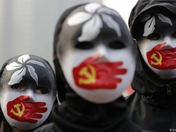 China Dituduh Pekerjakan Uighur Secara Paksa di Pabrik Pemasok Merek Terkenal