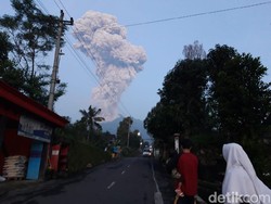 Bandara Solo Ditutup Gegara Hujan Abu Gunung Merapi