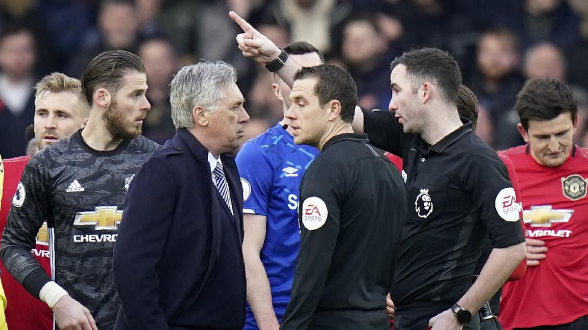 Carlo Ancelotti didenda Rp 147 juta karena memprotes wasit (Jon Super/AP Photo)