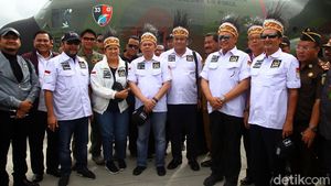 Pakai Ikat Kepala Rumbai, Pimpinan MPR Kunjungi Wamena