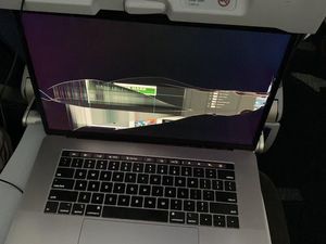 Laptop Rusak Terjepit Sandaran Kursi, Penumpang Ini Geram Laptop Rusak Terjepit Sandaran Kursi, Penumpang Ini Geram