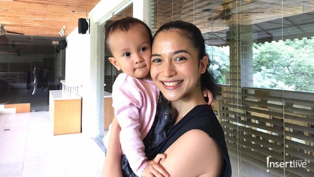Putri Marino dan anaknya, Surinala