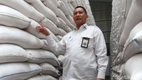 Cek Stok Beras, Buwas Kunjungi Gudang Bulog Gedebage