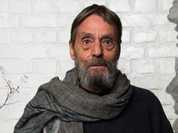 Seniman Performans Ulay Meninggal di Usia 76 Tahun