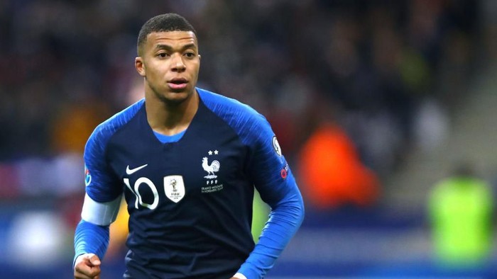 PARIS, FRANCE - NOVEMBER 14:  Kylian Mbappe of France in action during the UEFA Euro 2020 Qualifier between France and Moldova held at Stade de France on November 14, 2019 in Paris, France.  (Photo by Dean Mouhtaropoulos/Getty Images)
