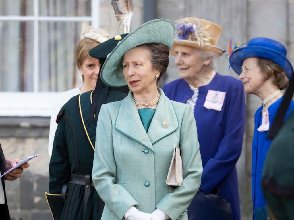 Merakyat, Putri Ratu Elizabeth II Naik Kereta Bawah Tanah ke Acara Fashion Merakyat, Putri Ratu Elizabeth II Naik Kereta Bawah Tanah ke Acara Fashion