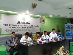 Heboh Corona di Indonesia, MUI: Di Islam Tak Boleh Timbun Barang