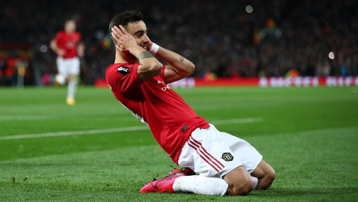 MANCHESTER, ENGLAND - FEBRUARY 27: Bruno Fernandes of Manchester United celebrates after scoring his teams first goal from the penalty spot during the UEFA Europa League round of 32 second leg match between Manchester United and Club Brugge at Old Trafford on February 27, 2020 in Manchester, United Kingdom. (Photo by Clive Brunskill/Getty Images)
