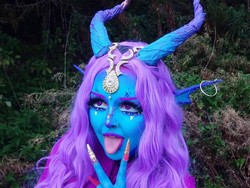 Wanita Ini Terobsesi Jadi Alien, Ingin Ubah Kulit Jadi Warna Biru