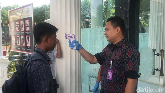 Imbas Corona, Istana Cek Suhu Tubuh Tamu dan Pegawai di Pintu Masuk
