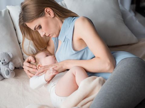 Berapa Lama Waktu yang Tepat untuk Menyusui Bayi Mudah Tertidur?