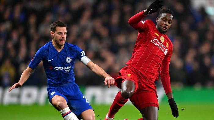 LONDON, ENGLAND - MARCH 03: Divock Origi of Liverpool is tackled by Cesar Azpilicueta of Chelsea during the FA Cup Fifth Round match between Chelsea FC and Liverpool FC at Stamford Bridge on March 03, 2020 in London, England. (Photo by Clive Mason/Getty Images)