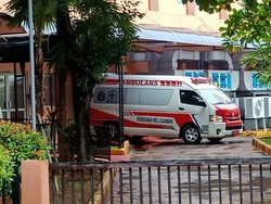 Satu Ambulans Puskesmas Cilandak Merapat ke Isolasi RSPI Sulianti Saroso