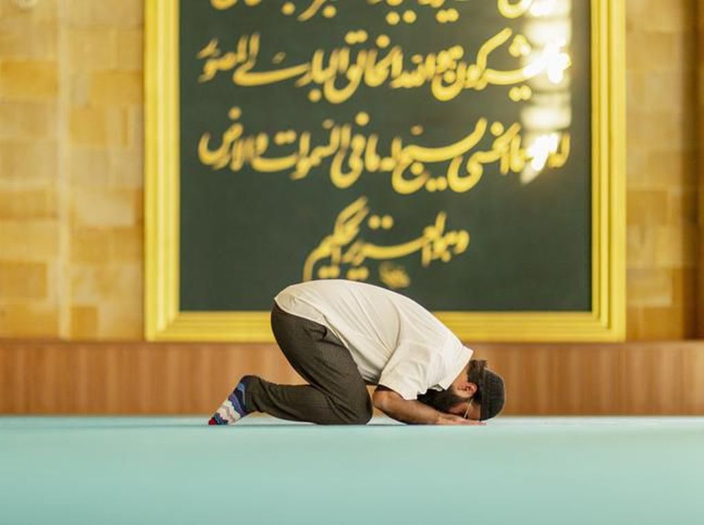 Cara Sujud Sahwi: Sebab, Bacaan, dan Hukumnya Cara Sujud Sahwi: Sebab, Bacaan, dan Hukumnya