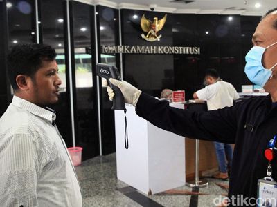 Pemeriksaan Suhu Tubuh Juga Diterapkan di Gedung MK