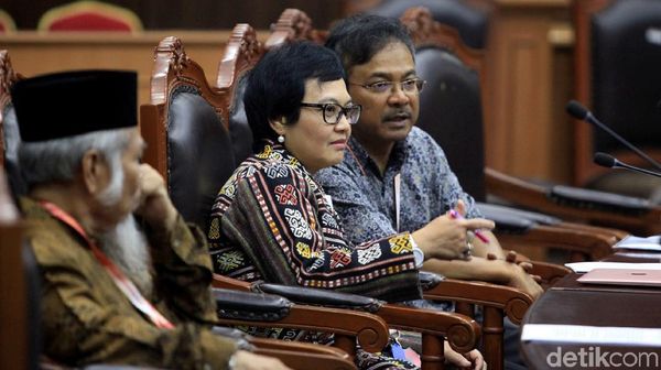 Pakar Hukum hingga Ahli Filsafat Bersaksi di Sidang Uji Formil UU KPK