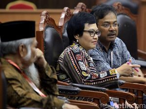 Pakar Hukum hingga Ahli Filsafat Bersaksi di Sidang Uji Formil UU KPK