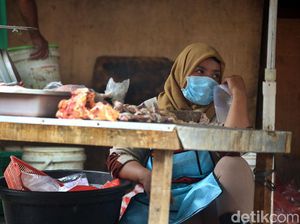Suasana Pasar Tradisional Kebayoran Lama Masih Normal