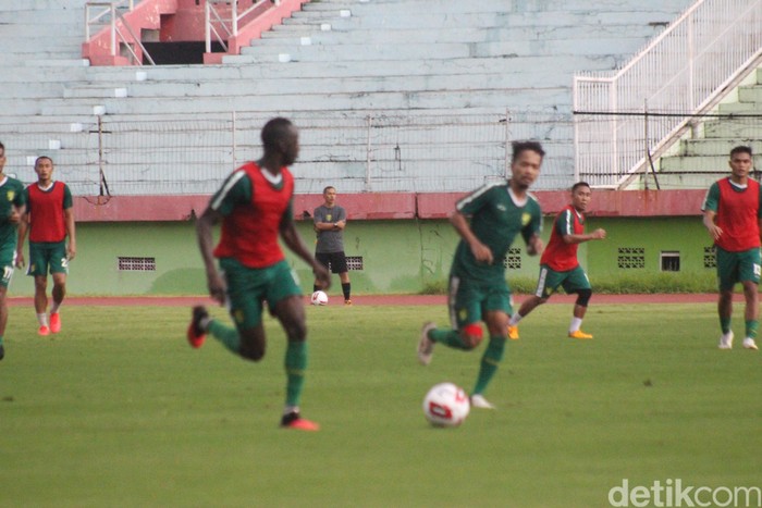 PT Liga Indonesia Baru (LIB) telah mengambil sikap untuk pertandingan Persija Jakarta vs Persebaya Surabaya. Laga ditunda untuk mewaspadai virus corona.