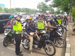 Tim Samsat Jakbar Razia Gabungan, Bisa Bayar Pajak di Tempat