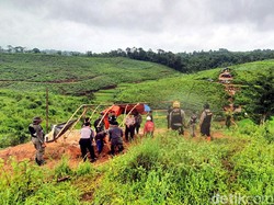 8 Pria Diamankan Polisi di Area Tambang Emas Ilegal Sukabumi