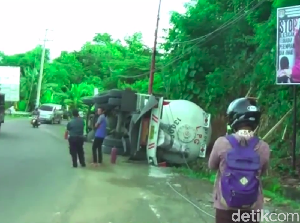 Truk Tangki LPG Terguling di Mamuju Akibat Rem Blong, Sopir Terjepit