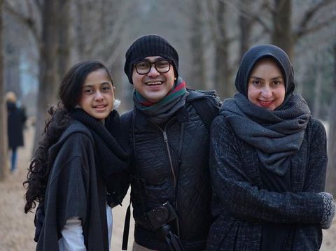 Avi Basalamah dan Ramzi bersama putrinya, Asila