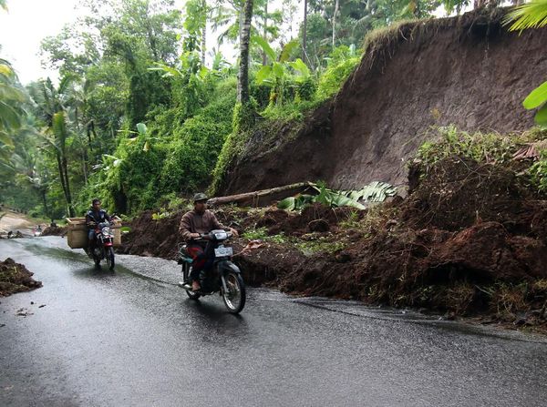 Penampakan Tanah Longsor yang Melanda Kawasan Banyuwangi